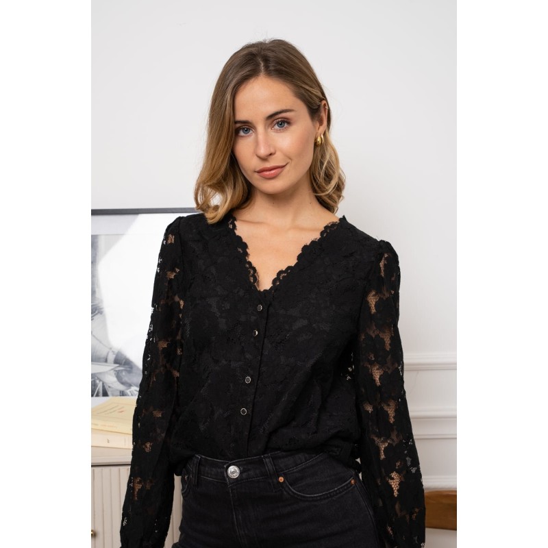 Blouse en dentelle noire avec col en V