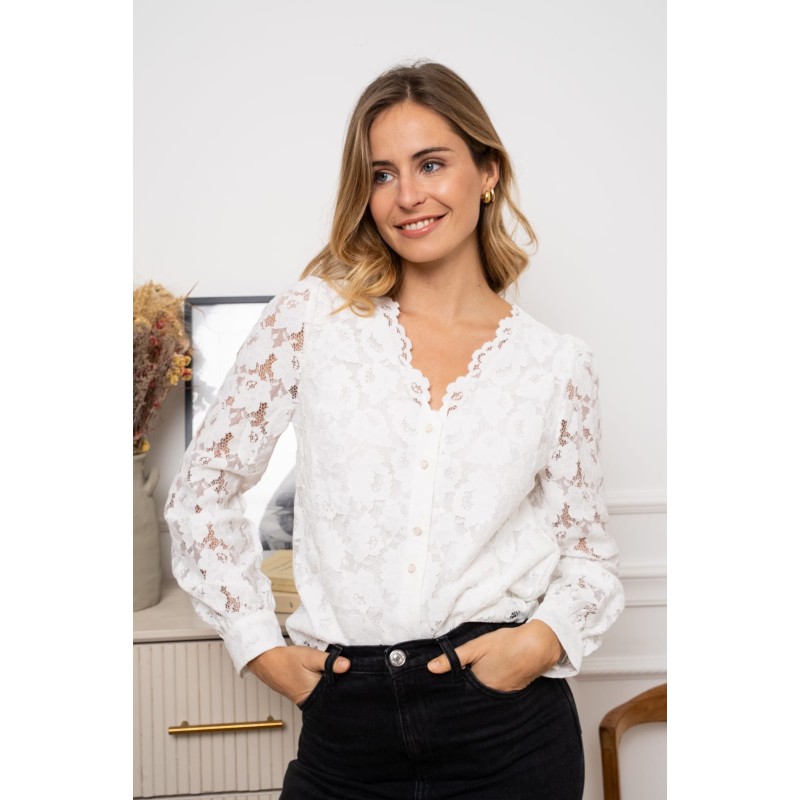 Blouse en dentelle noire avec col en V