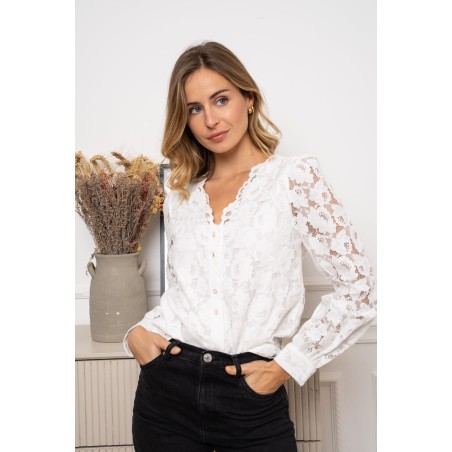 Blouse en dentelle noire avec col en V