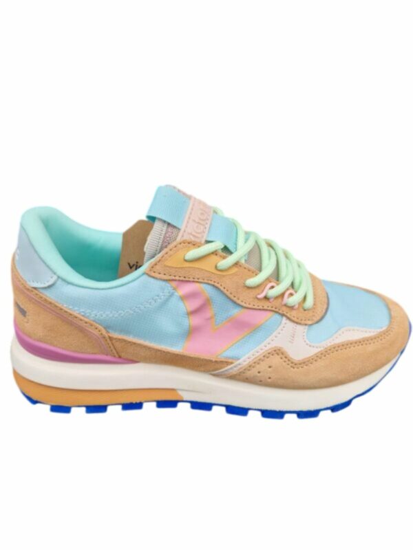 baskets multicolores avec lacet fluo et semelles en 2 tons.