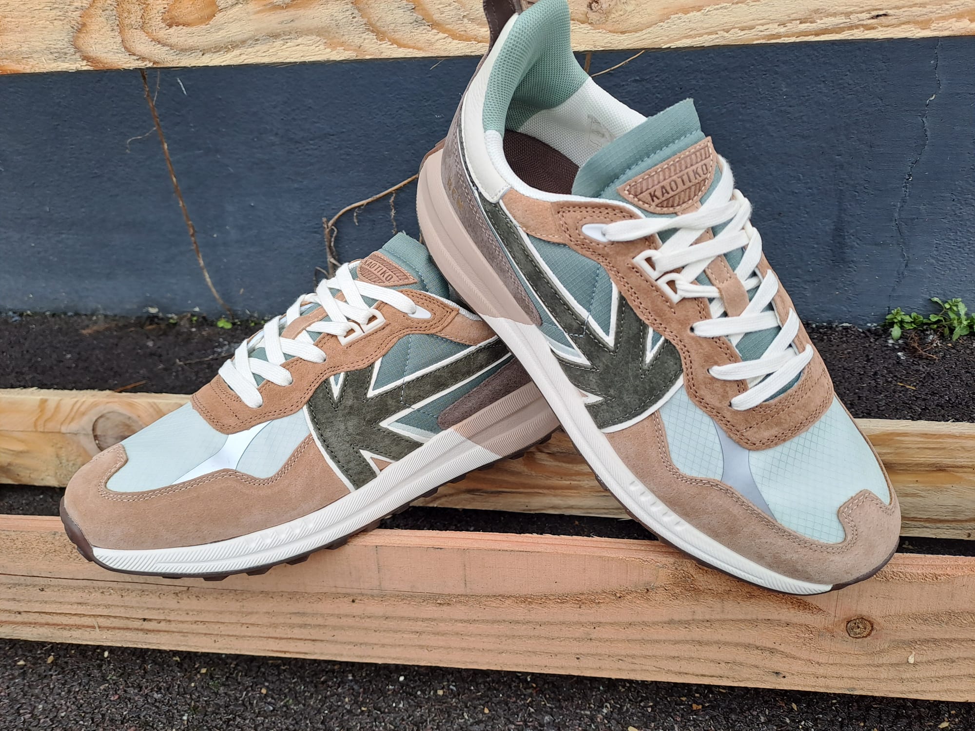 Baskets KAOTIKO Vancouver Wood Marron et Bleu – Image 2