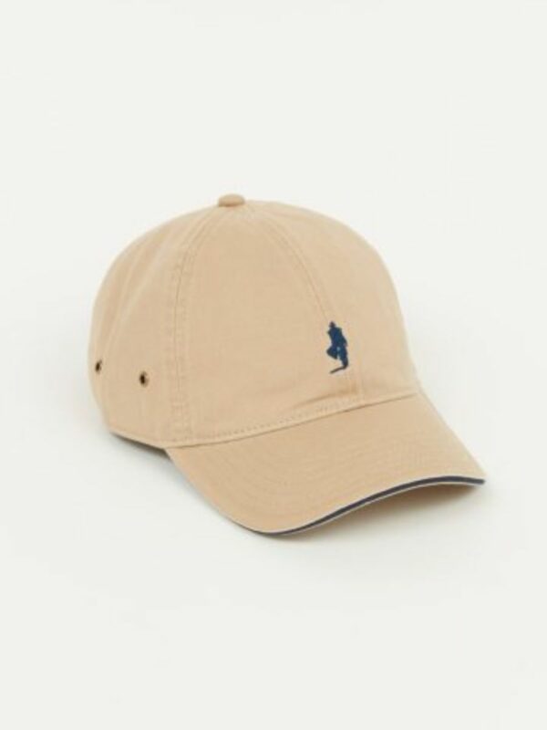 Casquette en coton beige avec la marque MCS brodé sur le haut, avec 8 côtés et une touche noire sur le bord de la visière.