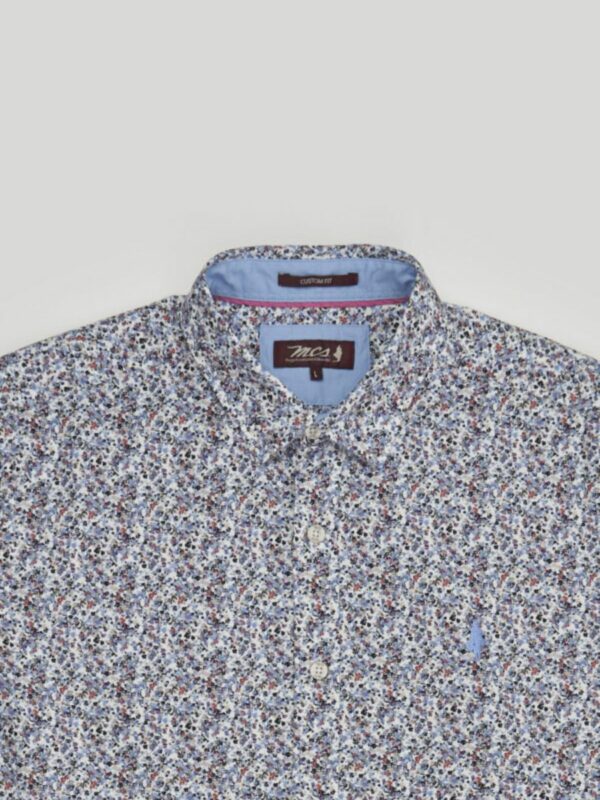 col Chemise homme imprimé à motifs fleurs mcs, doublé d'un tissu bleu avec étquette de la marque.