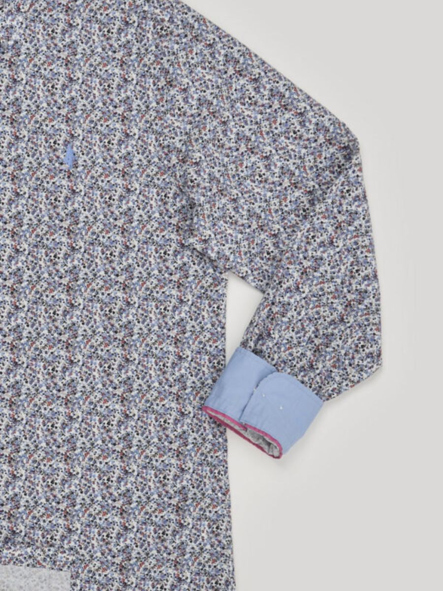 manche chemise homme imprimé à motifs fleurs avec doublure bleue bleu à la manche.