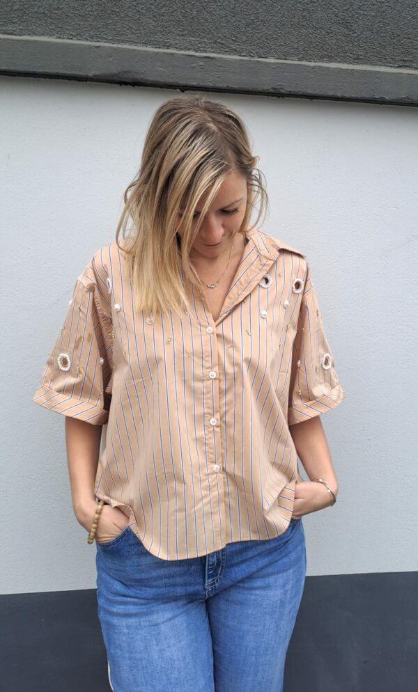 chemisier oversize à rayure et motif décoratif, manches amples.