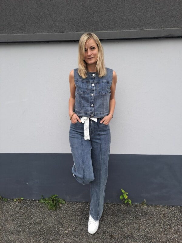 jean droit avec ceinture en guipure