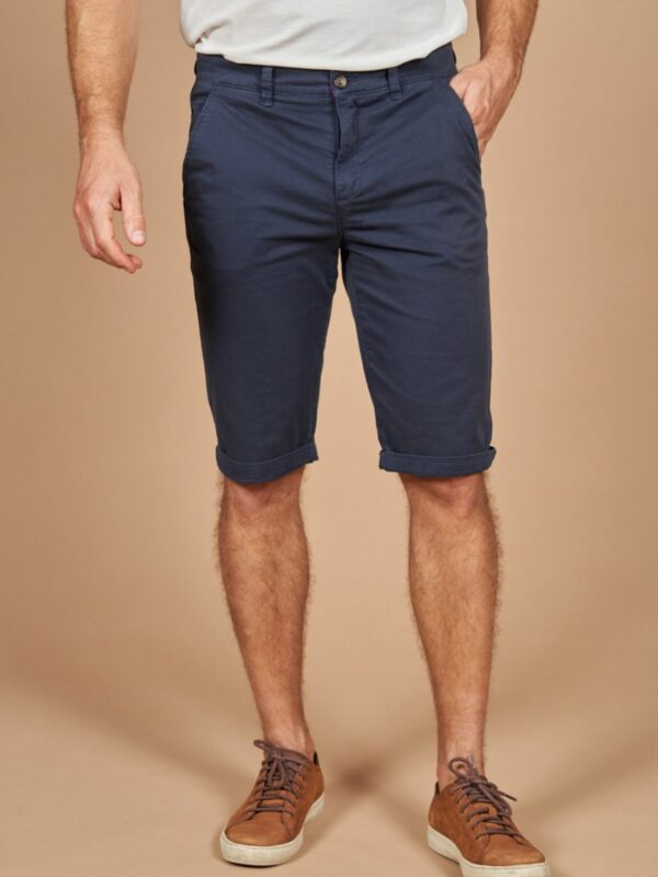 bermuda homme bleu marine en gabardine avec poche des deux côtés.