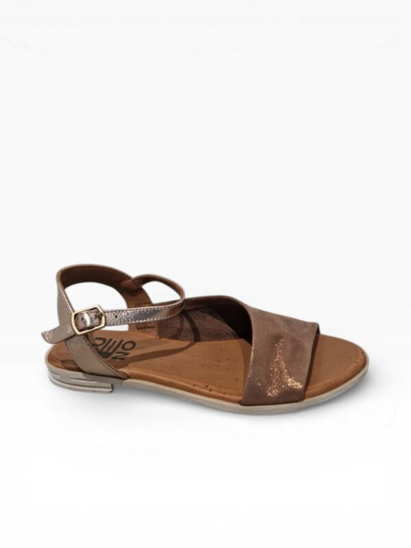sandales nu-pieds bueno marron avec bride, en cuir brillant confortable et souple.