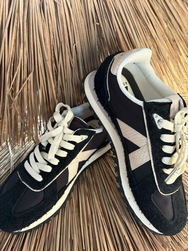 Baskets ASFVLT Gate noires semelle crantee ecrue vue paire