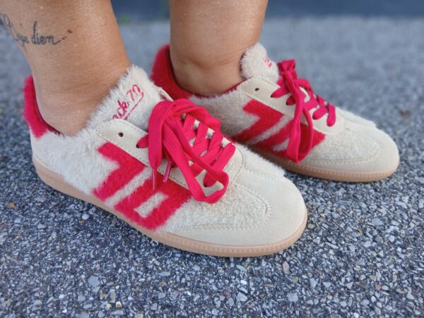 Basket Back 70 creme a fourrure et 70 fuchsia