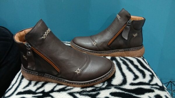 Paire de bottines chocolat Coco & Abricot a semelle crepe