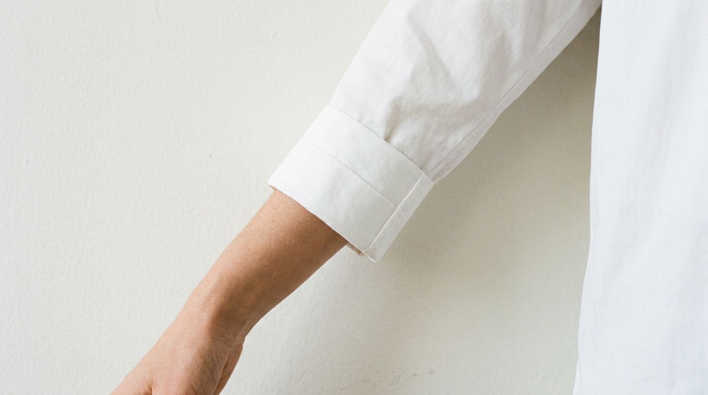 Les manches retroussées — comment porter une chemise