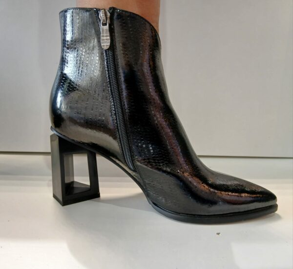 Bottine Metamorfose Babeth en cuir verni noir a talon ajoure - vue 2