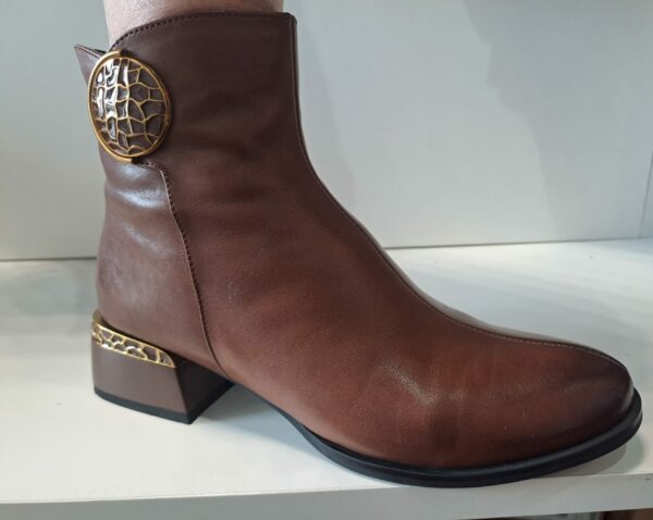 Bottine Metamorfose Badrid en cuir marron a medaillon dore