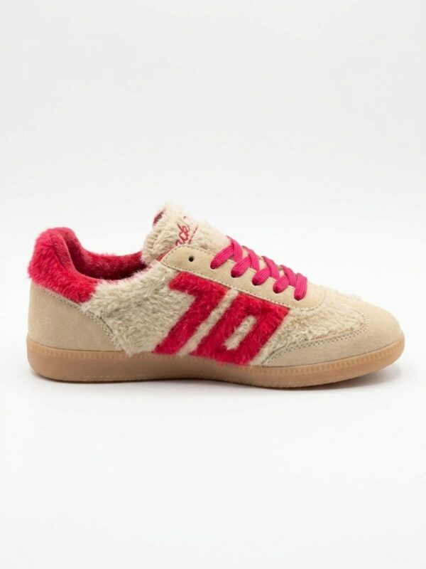 Basket Back 70 crème à fourrure et 70 fuchsia, sur fond blanc