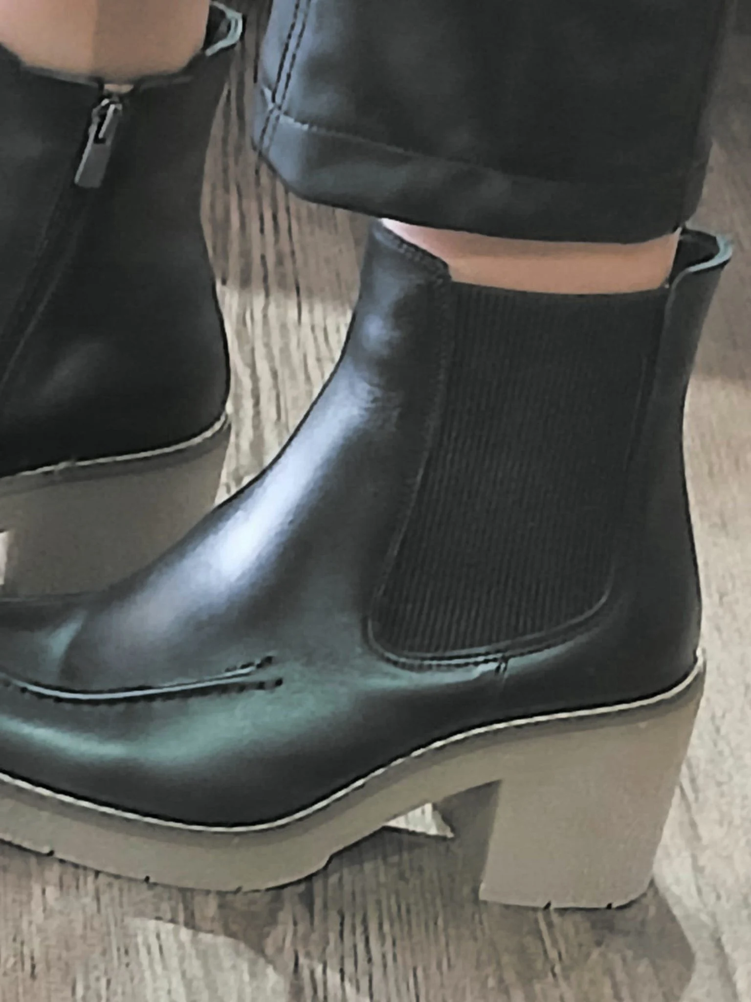 Bottines à talons semelle crêpe ETIVAL UYGUNER Noir, portée