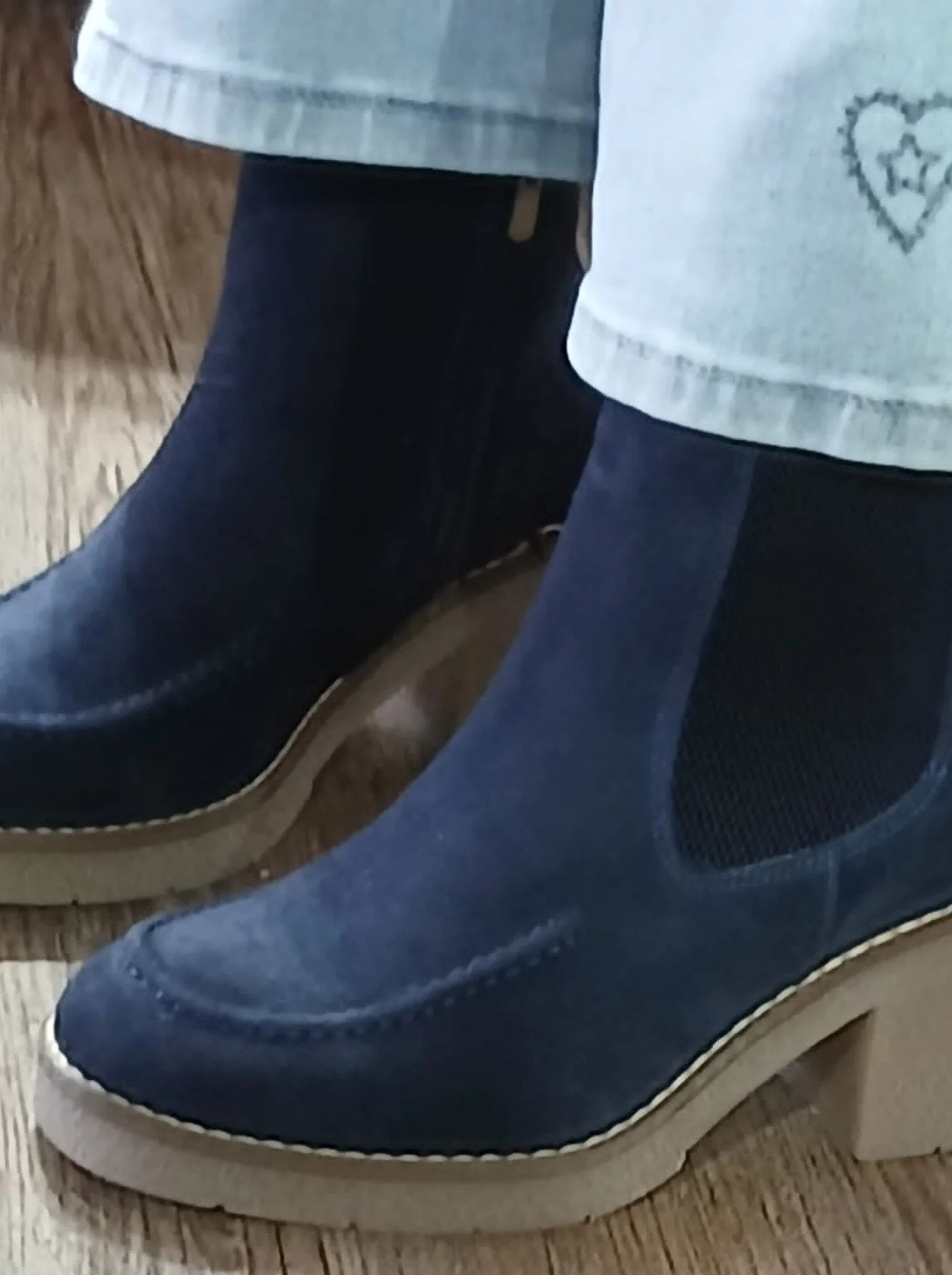 Bottines à talons semelle crêpe ETIVAL SUEDE Marine, portée