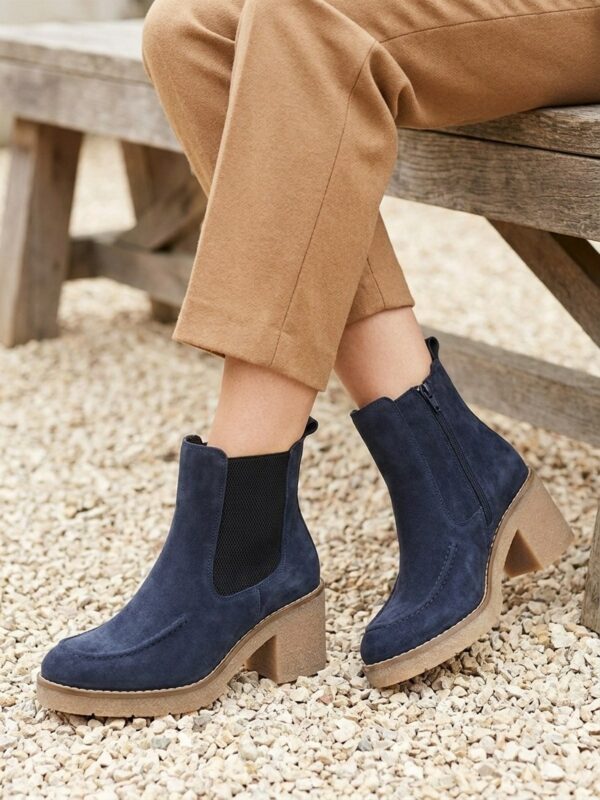 Bottines à talons semelle crêpe ETIVAL SUEDE Marine, vue portée