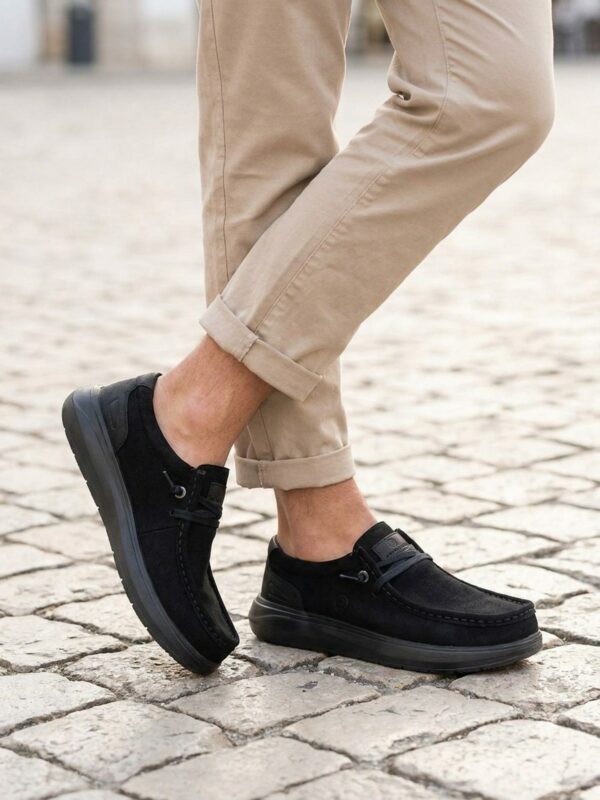 Chaussure bateau Saint‑Jean nubuck noir Serge Blanco, vue portée