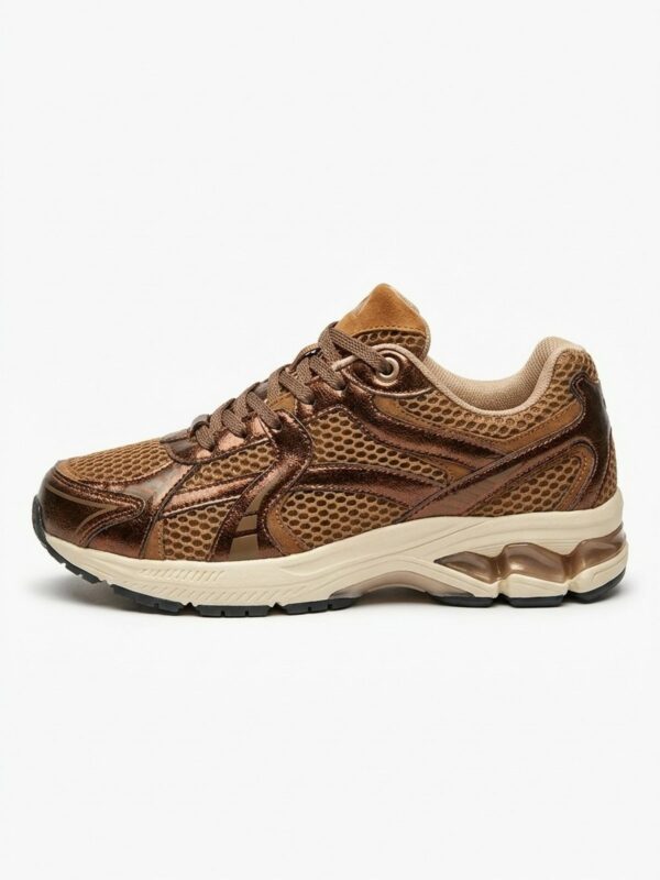 Basket ASFVLT City Run chocolat silhouette dad-runner, sur fond blanc