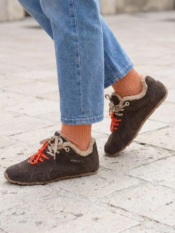 Basket ASFVLT City Run Flat marron daim col mouton, vue portée
