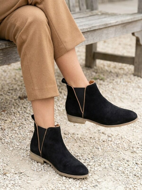 Bottines Coco & Abricot Espeche Suede Black, vue portée