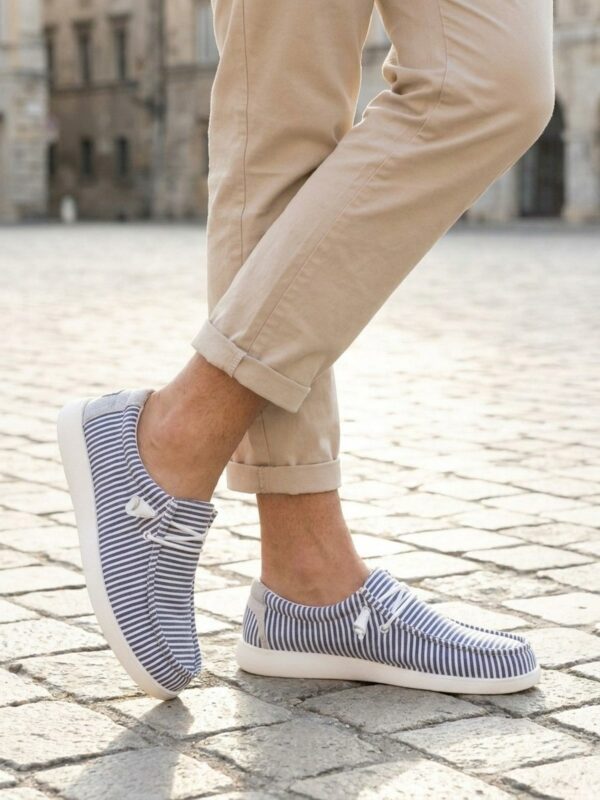 Mocassins en toile marinière bleu foncé UOMO, vue portée